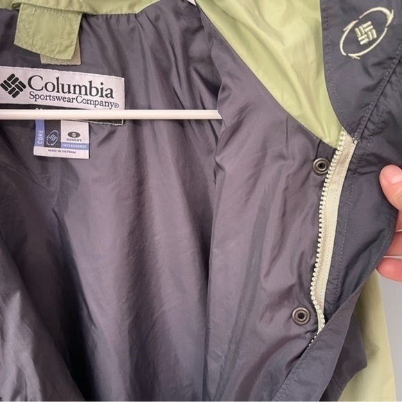 ✨3/$20✨ Columbia Green and Gray Interchange Zip Waterproof Windbreaker. Small - Picture 8 of 16